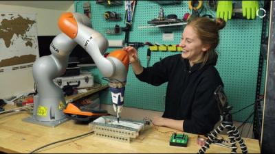 Simone Giertz meets LBR iiwa.